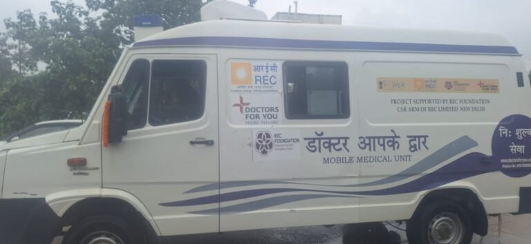 कलेक्टर धर्मेश साहू ने मेगा ऑयल पाम प्लांटेशन ड्राइव को हरी झंडी दिखाकर रवाना किया
