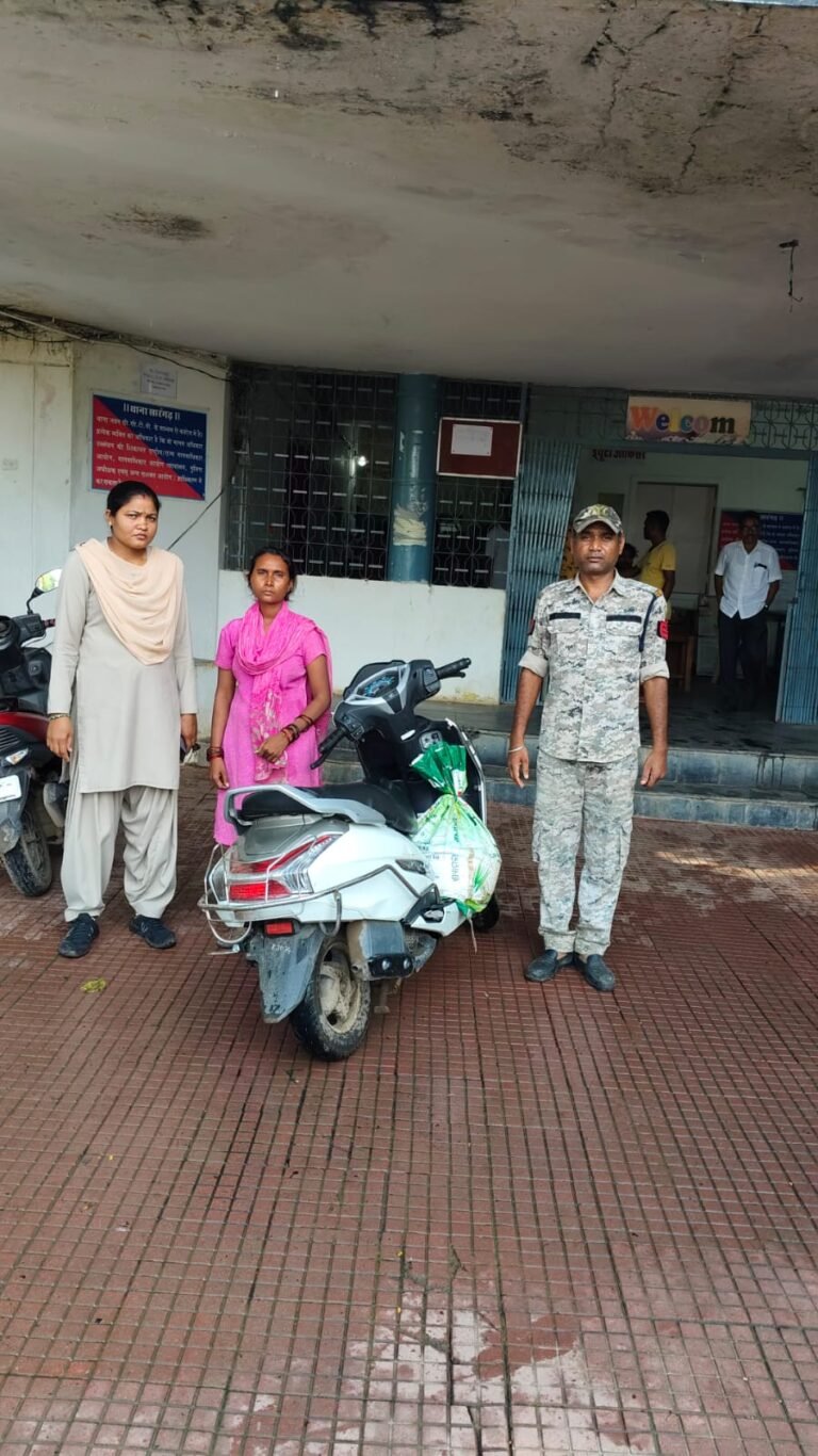 Sarangarh news:पुलिस कप्तान के निर्देश पर कोतवाल का अभियान जारी,पकड़ी गई महुआ शराब की तस्कर