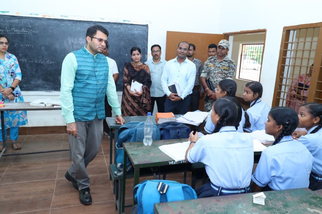 प्रतियोगी परीक्षाओं में सफल होने टेस्ट सीरिज का अधिक से अधिक करें अभ्यास-कलेक्टर गोयल