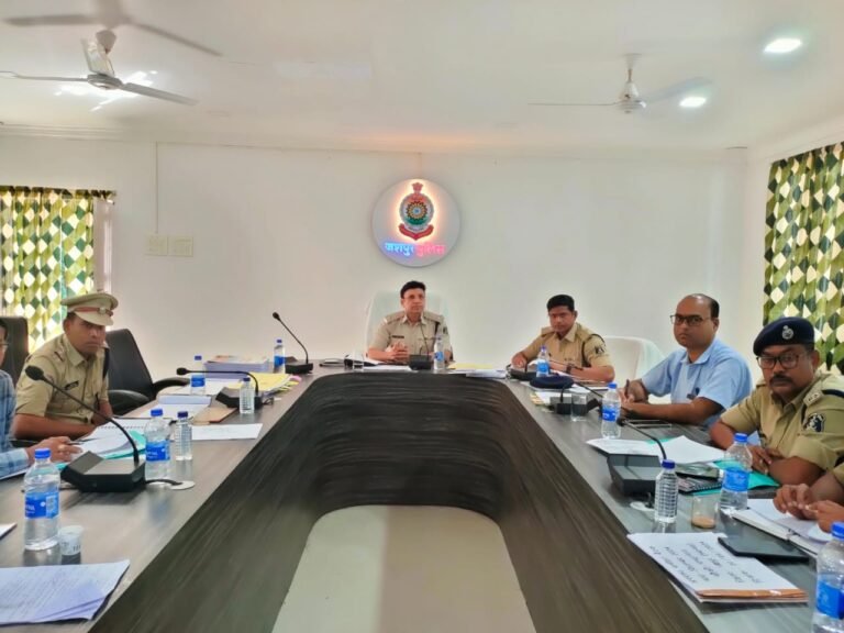 Jashpur:अपराध समीक्षा पर पुलिस अधीक्षक शशि मोहन सिंह ने अनुविभागवार ली बैठक, लंबित पुराने मामलों की बिन्दुवार समीक्षा की गई, शत प्रतिशत निराकरण हेतु विवेचकों सचेत किया गया