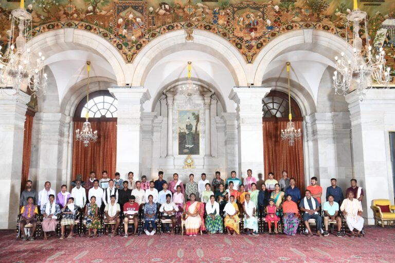 राष्ट्रपति भवन में नक्सल पीड़ित बस्तरवासियों ने रखी अपनी पीड़ा, सीएम साय की संवेदनशील पहल का हुआ जिक्र