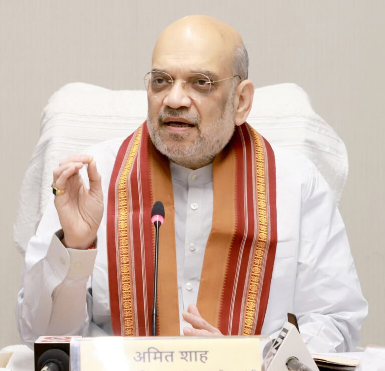 Home Minister Amit Shah:नक्सल हिंसा से पीडि़त बस्तर के लोगों से मिले गृह मंत्री अमित शाह, दोहराया 2026 तक नक्सलवाद को खत्म करने का मोदी सरकार का संकल्प