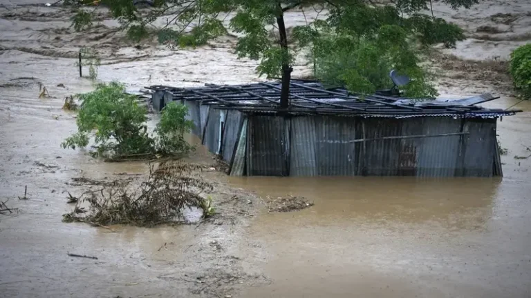 हिमालयी राष्ट्र में तबाही:बारिश के कारण आई बाड़ और भूस्खलन से मरने वालो की संख्या दो सौ के पार…