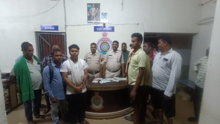 Sarangarh पुलिस ने 12 जुआरियों को किया गिरफ्तार