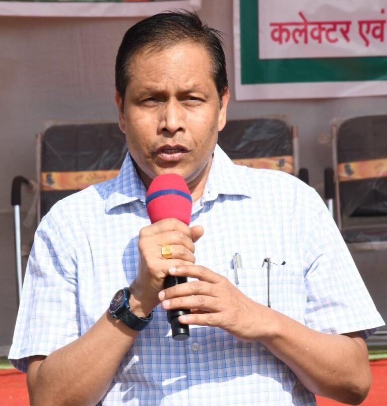 छत्तीसगढ़ राज्य स्थापना दिवस पर दीप जलाकर उत्सव मनाएं: कलेक्टर धर्मेश साहू की अपील