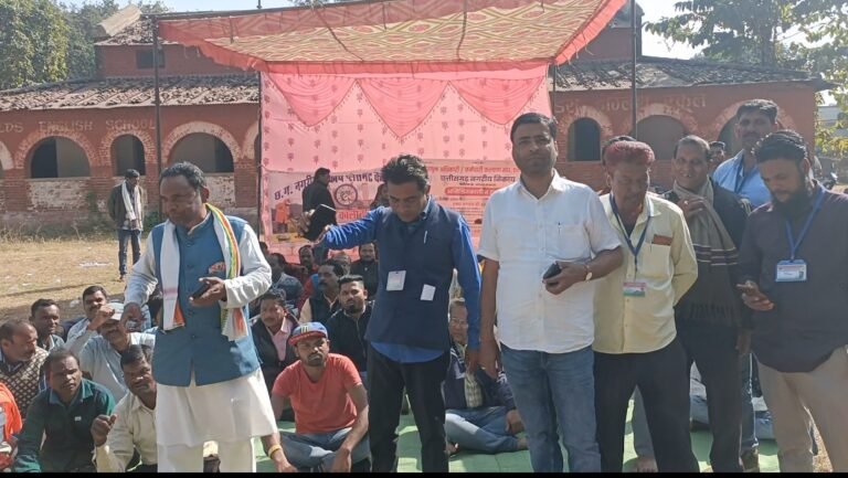 नगर पालिका पेंड्रा अध्यक्ष राकेश जलान,जिलाध्यक्ष अध्यक्ष इदरीस अंसारी इंटक परिवार के साथ पहुंचे निकाय के मजदूरों के समर्थन में, 