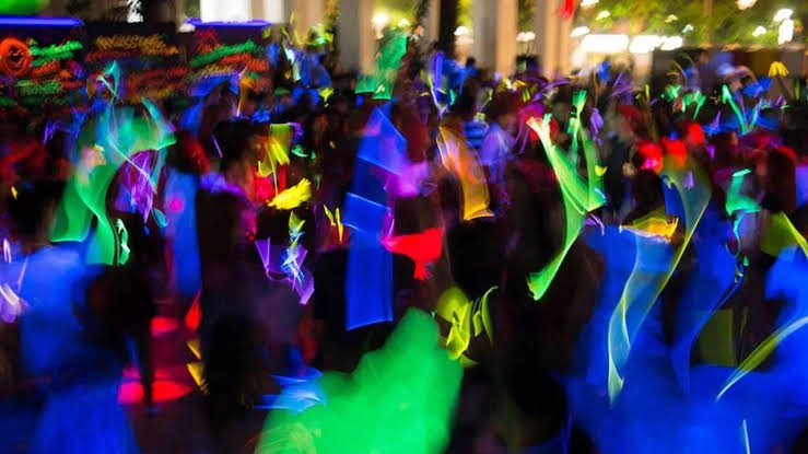 Party With Condoms:कंडोम के साथ पार्टी: इस पब की अनोखी पहल पर मचा हंगामा 1 Party with condoms