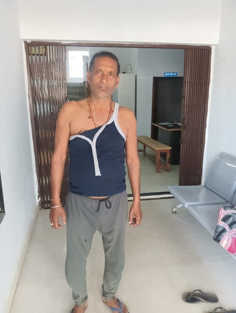इंटक जिला महामंत्री ओमकार पांडेय के ऊपर उनके घर जाकर हमला करने वाले पति पत्नी के खिलाफ पुलिस ने नहीं की कारवाई इंटक परिवार में आक्रोश।