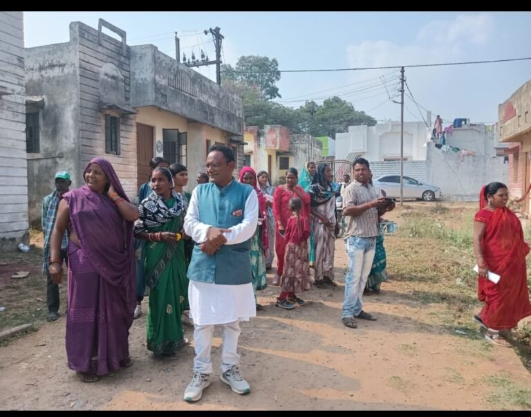 इंटक जिला अध्यक्ष इदरीस अंसारी निकाय चुनाव में पूरी ताकत से प्रचार की कमान संभाले हुए हैं