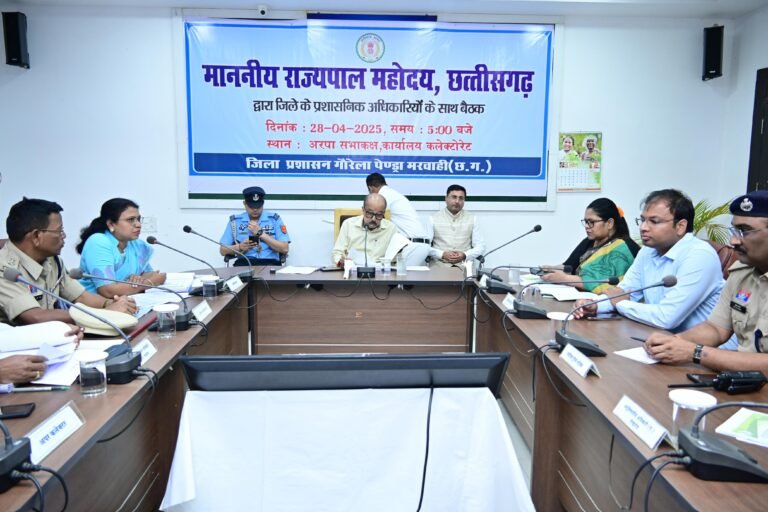 छत्तीसगढ़ के राज्यपाल  रमेन डेका का प्रथम जिला आगमन किया गया आत्मीय स्वागत. प्रशासनिक अधिकारियों की ली बैठक रोड निर्माण में धीरे चल रहे कार्य पर प्रगति लाने के लिए निर्देश