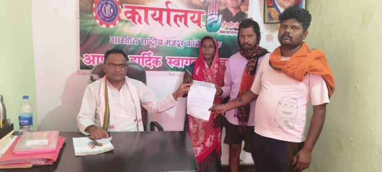 कारवाई नहीं होता देख मृतक लड़के का परिवार पहुंचा इंटक अध्यक्ष के पास मामला ग्राम पंचायत  तराई गांव का