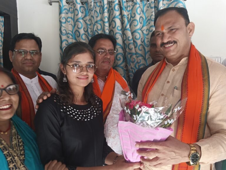 जिला गौरेला पेंड्रा मरवाही की बेटी परी सिंघई ने 12वीं की परीक्षा में जिले में प्रथम स्थान प्राप्त कर बढ़ाया जिले का मान 92.40 रहा प्रतिशत