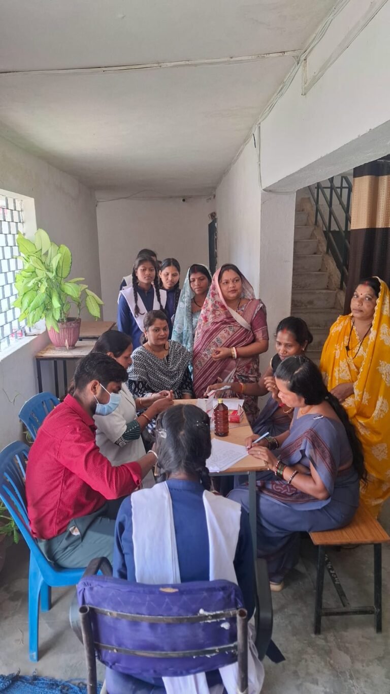 जिला प्रशासन की विशेष पहल : बेटी बचाओ बेटी पढ़ाओ और एनीमिया मुक्त भारत के लिए रक्त शक्ति महा अभियान का आयोजन तहसीलदार प्रीति शर्मा एवं जिला पंचायत सदस्य राजनंदिनी आर्मो ने निमधा पहुंच करवाया एनीमिया जांच 