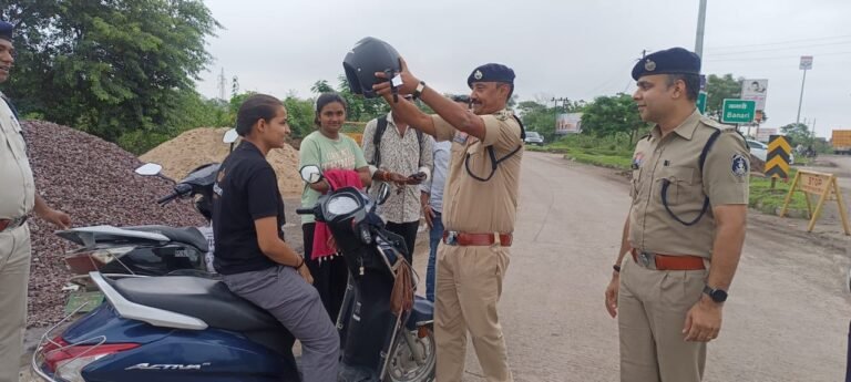 पुलिस हेलमेट के चालान के बजाय लोगों को हेलमेट ही दे दे और पैसे वसूल कर ले।” ऑपरेशन उपहार उसी सोच को जमीन पर उतारने का प्रयास है
