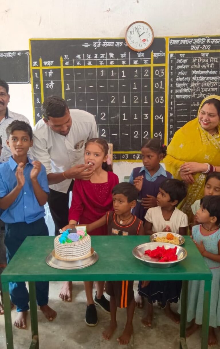 जिला पंचायत सदस्य राजनंदनी आर्मो ने अपनी सुपुत्री रिया आर्मो के जन्मदिन पर नेवता भोज का आयोजन किया गया. प्राथमिकशाला बदरोड़ी मे