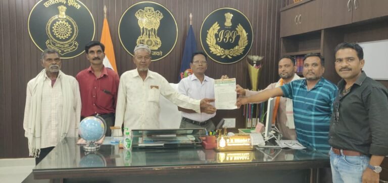 इंटक जिला अध्यक्ष इदरीस अंसारी ने की पुलिस अधीक्षक जीपीएम से मुलाकात. सौपी शिकायत मामला अमरपुर की महिला राजकुमारी गुप्ता का 