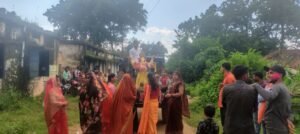 आज ग्राम पंचायत पडवनिया में युवा जागृति गणेश उत्सव समिति पडवनिया के द्वारा बप्पा की विदाई की गई 3 IMG 20250907 184932