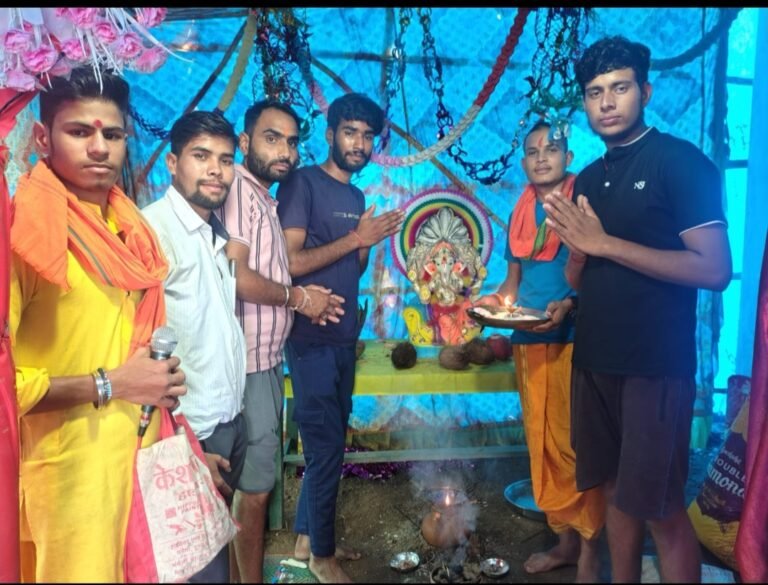 आज ग्राम पंचायत पडवनिया में  युवा जागृति गणेश उत्सव समिति पडवनिया  के द्वारा बप्पा की विदाई की गई