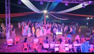 डांडिया रास का जबरदस्त आयोजन अखिलेश पांडे ने की शिरकत 1 IMG 20251001 081759