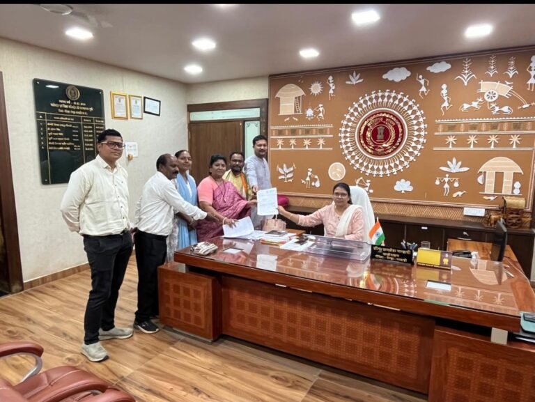 इंटक जिला अध्यक्ष इदरीस अंसारी ने किसानो की समस्याओं को लेकर कलेक्टर को सौपा ज्ञापन