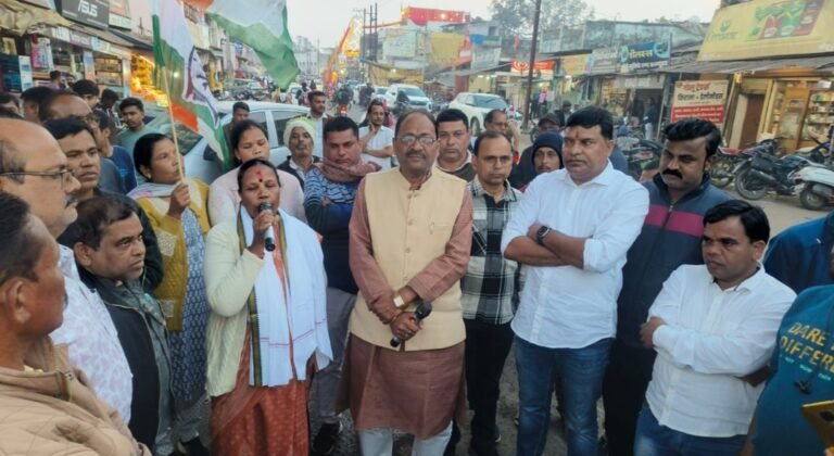 ज़मीन गाइडलाइन में बेतहाशा बढ़ोतरी के विरोध में पेंड्रा में मुख्यमंत्री का पुतला दहन सरकार तुगलकी फरमान वापस ले अन्यथा बड़ा आंदोलन – गजमती