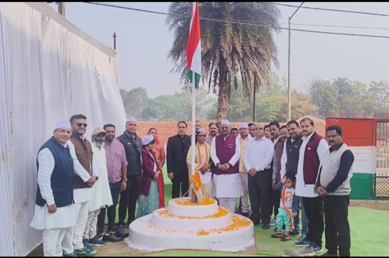 गणतंत्र दिवस के पावन अवसर पर जिला कांग्रेस कमेटी के अध्यक्ष गजमती भानु ने प्रस्तावित जिला कांग्रेस कार्यालय प्रांगण में राष्ट्रीय ध्वज फहराया।