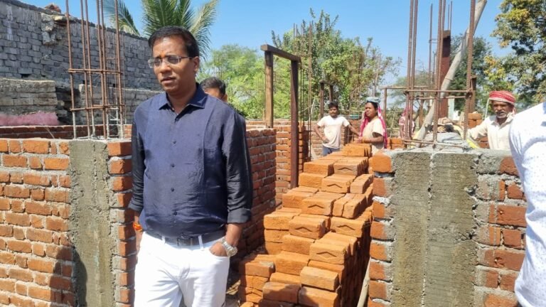 विशेष रिपोर्ट: सारंगढ़-बिलाईगढ़ में ‘जीरो टॉलरेंस’ बनाम ‘जीरो एक्टिविटी’; कलेक्टर कन्नौजे फील्ड पर पसीना बहा रहे, खनिज अधिकारी दफ्तर से बाहर निकलने को तैयार नहीं!