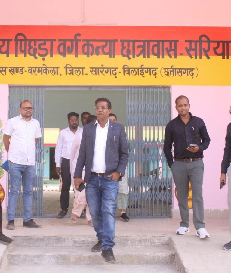 कलेक्टर डॉ. संजय कन्नौजे ने सरिया के कन्या छात्रावास मरम्मत व स्वास्थ्य केंद्र निर्माण का किया निरीक्षण