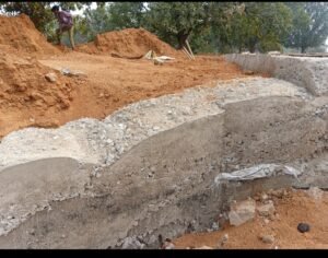 ग्राम पंचायत रटगा ,राजाडीह मेन रोड से बरझोरकी तालाब पहुंच मार्ग में पुलिया निर्माण आर सीसी स्लैब में सरपंच द्वारा मनमानी का आरोप 2 IMG 20260211 102132
