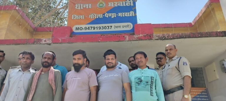 खबर का हुआ बड़ा असर.जंगल में संचालित जुआ फड़ पर पुलिस की बड़ी कार्रवाई. 13 जुआरी गिरफ्तार.  5.18 लाख से अधिक कीमत के मोबाइल एवं वाहन जप्त