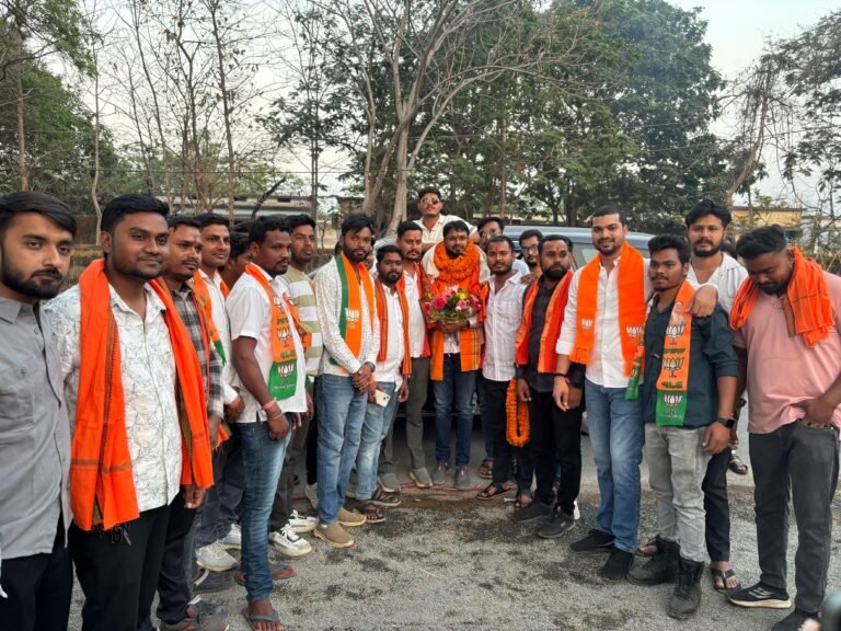 Rahul Tikriha Visit: सारंगढ़ में BJYM प्रदेश अध्यक्ष का भव्य स्वागत, मंदिर दर्शन से बढ़ा राजनीतिक ताप