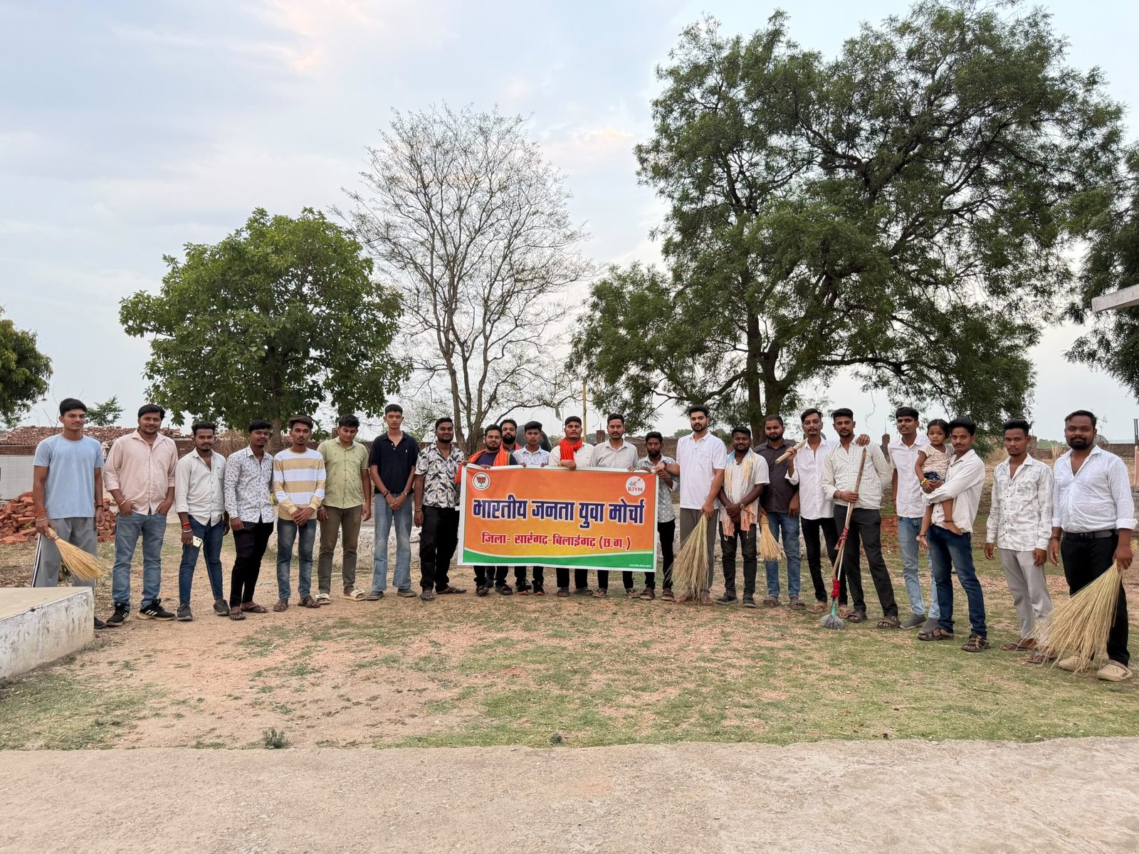 PM मोदी के 12 वर्ष पूरे होने पर भाजयुमो का स्वच्छता अभियान और सामूहिक हनुमान चालीसा पाठ 2 IMG 20260610 WA0014 scaled