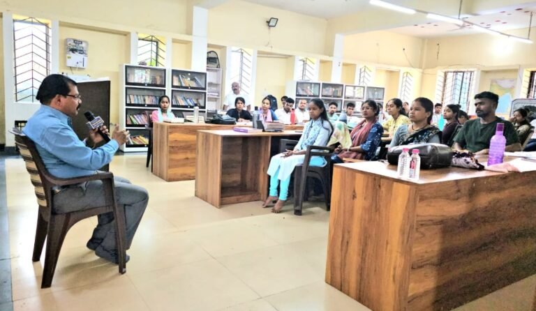 पसीना जितना तैयारी में बहाओगे, परीक्षा कक्ष में उतनी ही सफलता मिलेगी” — कलेक्टर डॉ. संतोष कुमार देवांगन