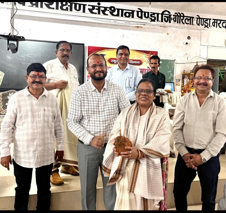 शिक्षक दिवस पर कलेक्टर श्री विजय दयाराम के. ने 50 सेवानिवृत्त शिक्षकों का किया सम्मान