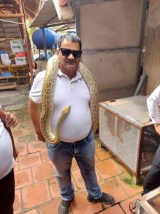 राष्ट्रपति पुरस्कार, कंधे पर सत्ता का गमछा और सरकारी जमीन का सवाल!