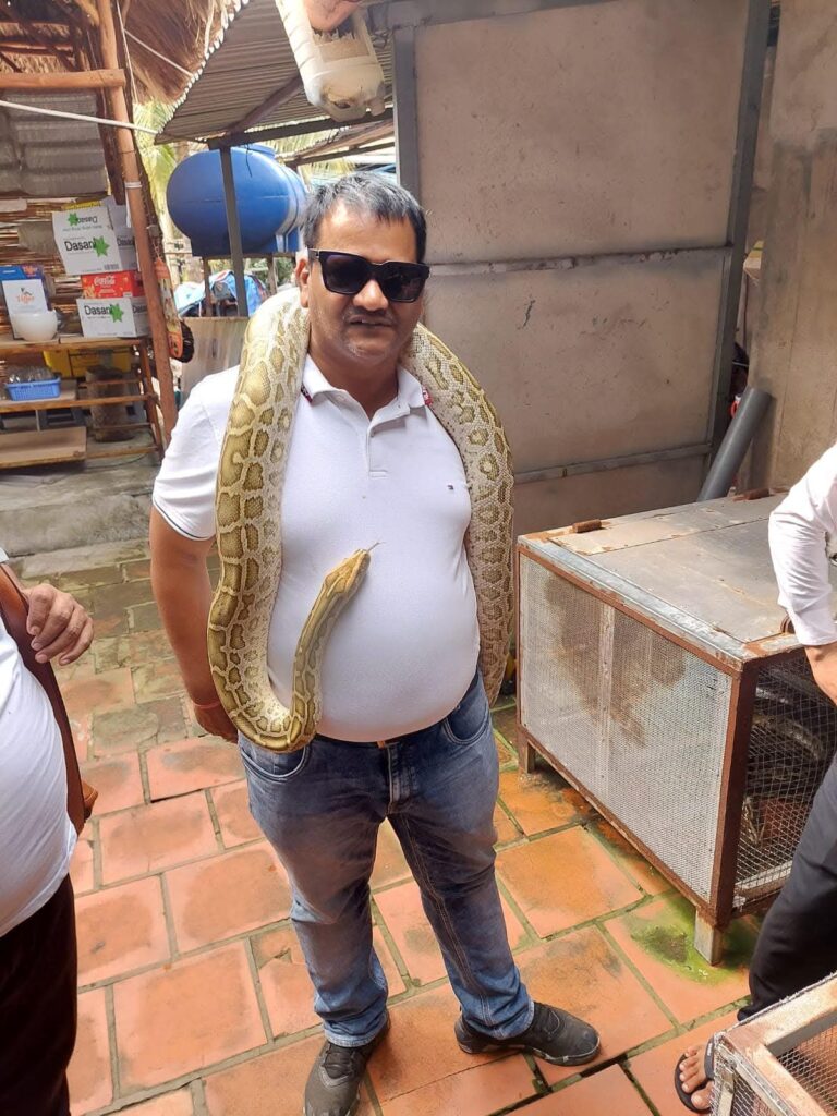 राष्ट्रपति पुरस्कार, कंधे पर सत्ता का गमछा और सरकारी जमीन का सवाल!